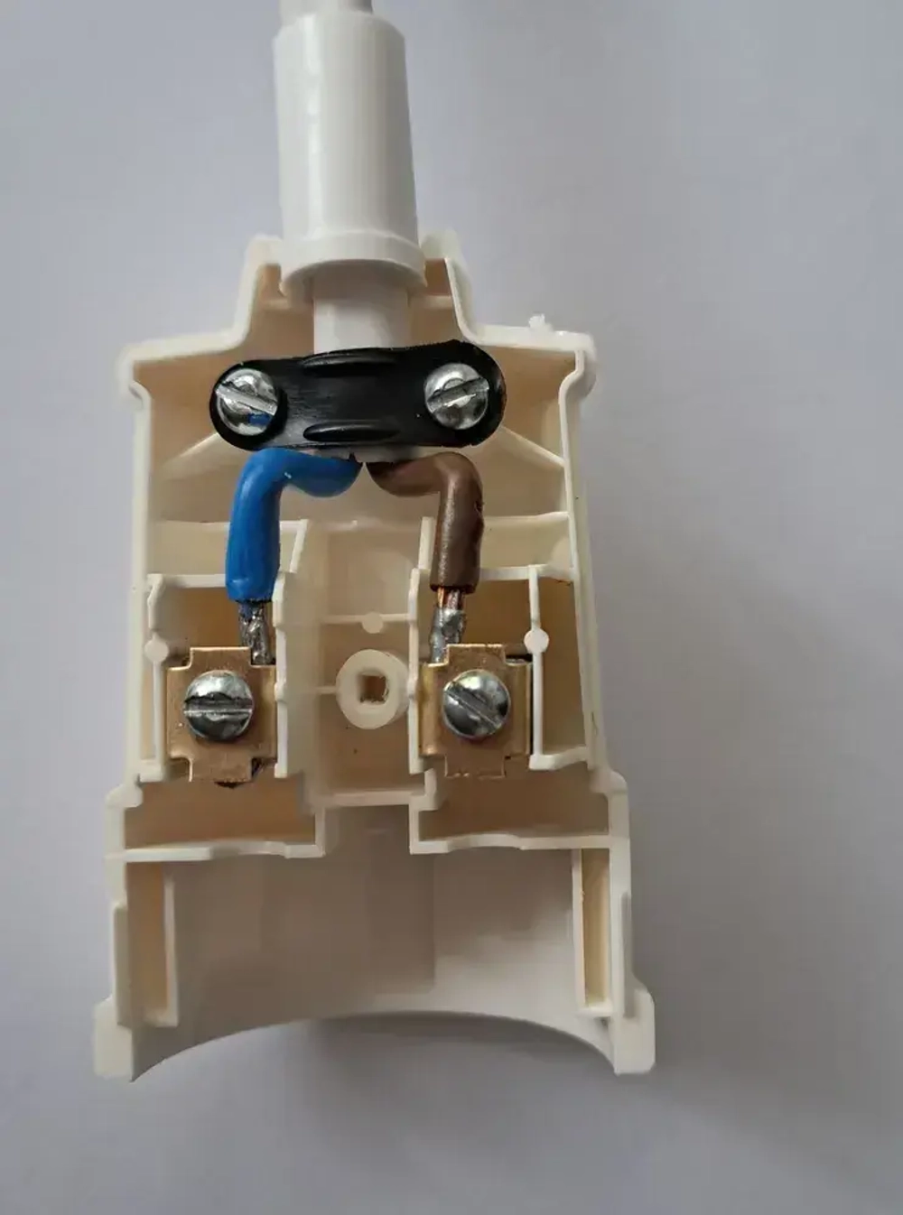 Удлинитель электрический "Доктор Ап" 1 розетка, 3 метра, ПуГВВ 2x2.5 мм, белый, серия "Крепкий Эконом"