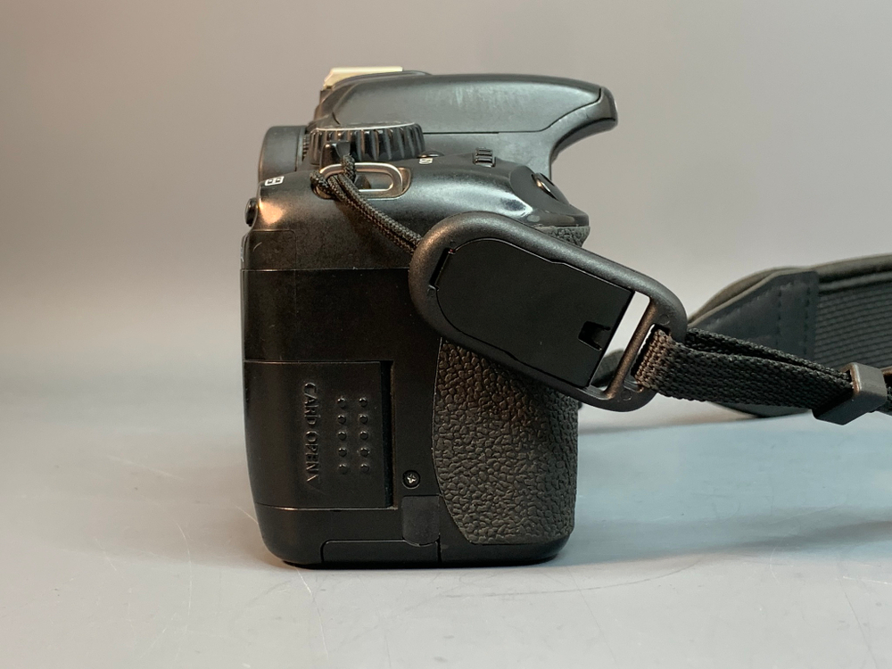 Canon EOS 550D Kit 18-55mm 42.997 Кадров