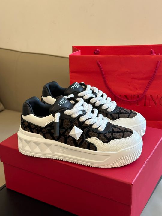 Valentino Garavani One Stud Sneaker