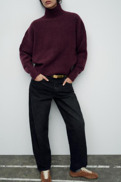ZARA БАЗОВЫЙ СВИТЕР ИЗ МЯГКОГО ТРИКОТАЖА, ЦВЕТ БУРГУНДСКОГО ВИНА