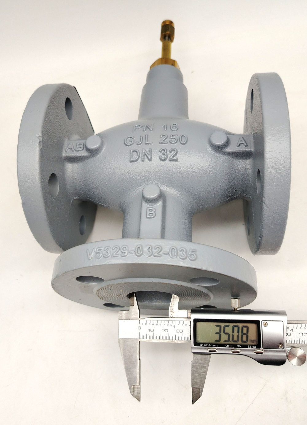 Клапан трёхходовой Honeywell V5329A1046 DN32 Kvs-25 PN16