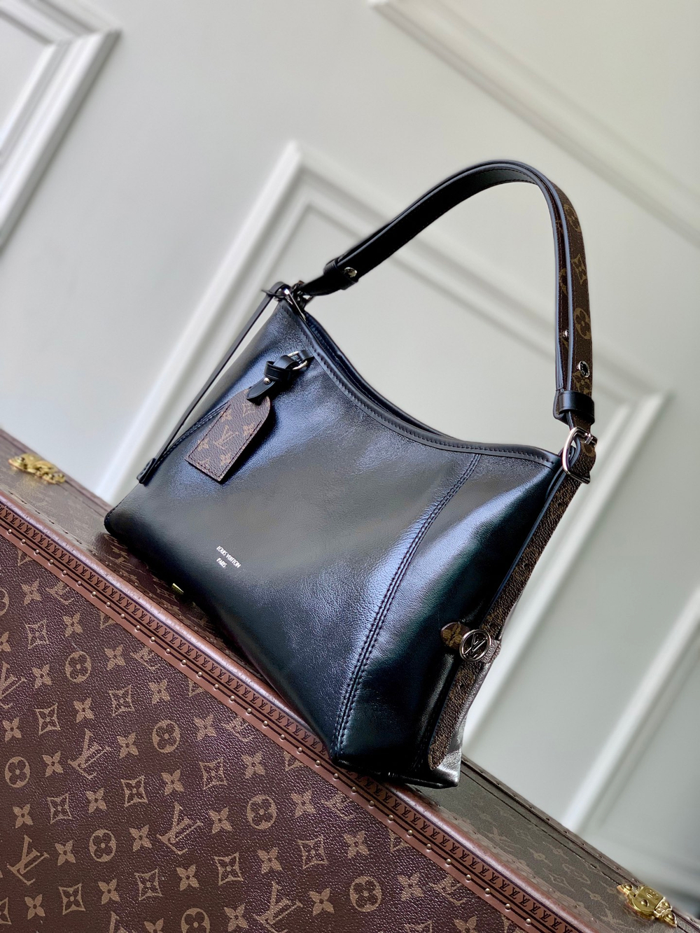 Louis Vuitton CarryAll East West
