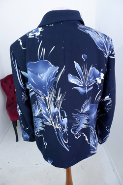 Жакет Amelia Lux цветочный, визуально на 54 размер