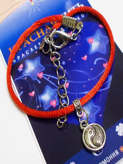 Красная нить с амулетом Инь Янь от сглаза