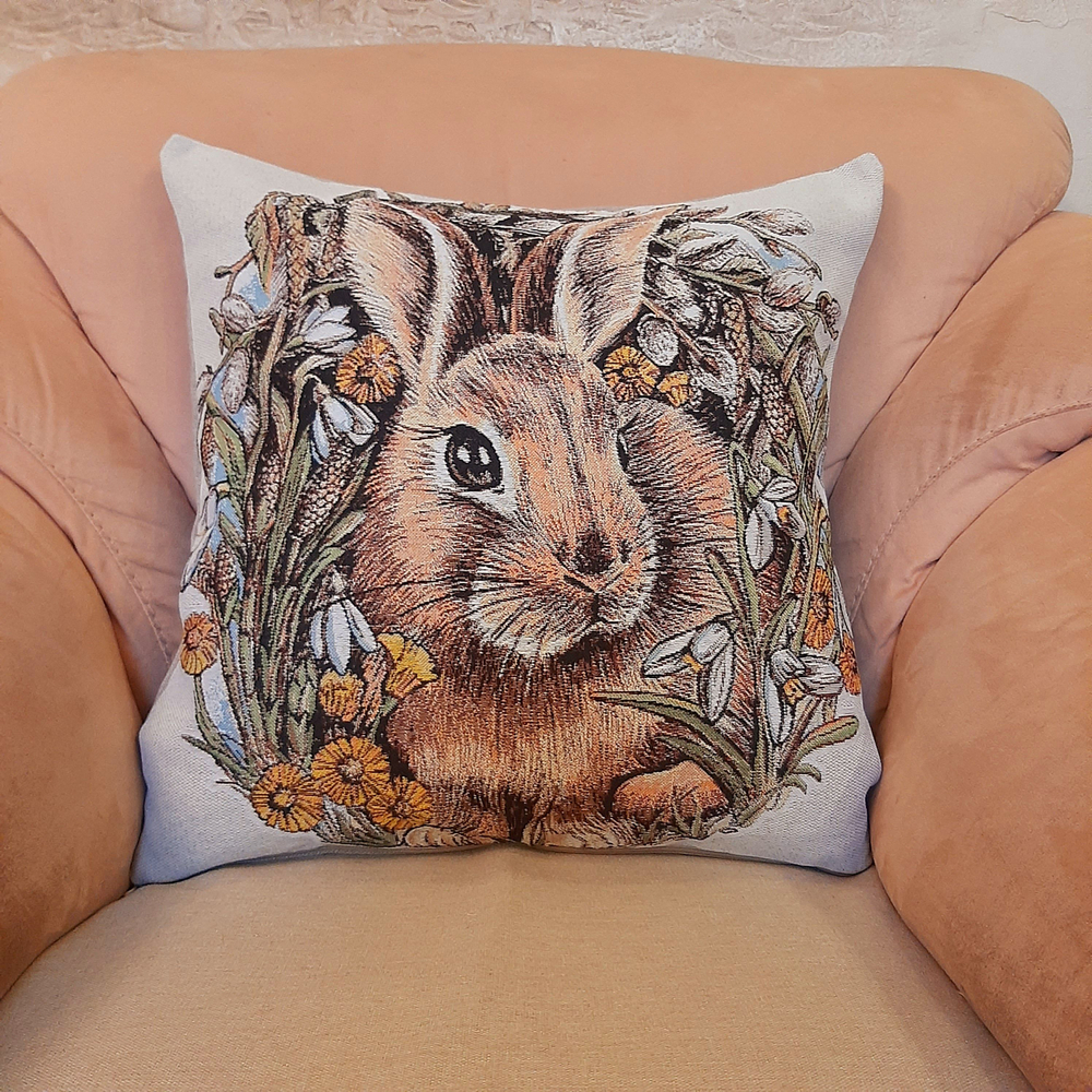 Декоративный гобеленовый чехол для интерьерной подушки Заяц 47*47