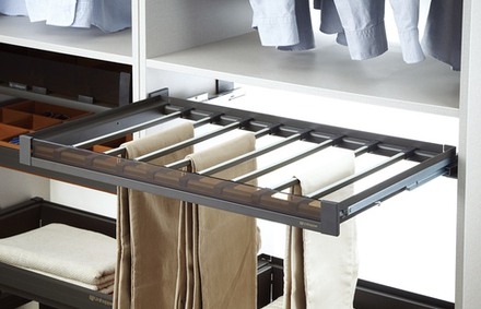 Вешалка для брюк со стекл панелью Unihopper, c доводчиком, Naka