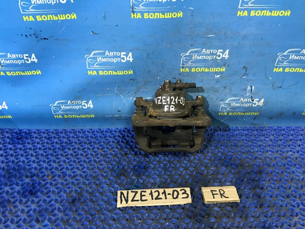 Суппорт тормозной передний правый TOYOTA FIELDER 2002
