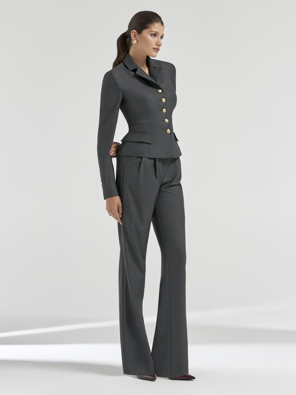 Жакет отрезной по талии из костюмной ткани