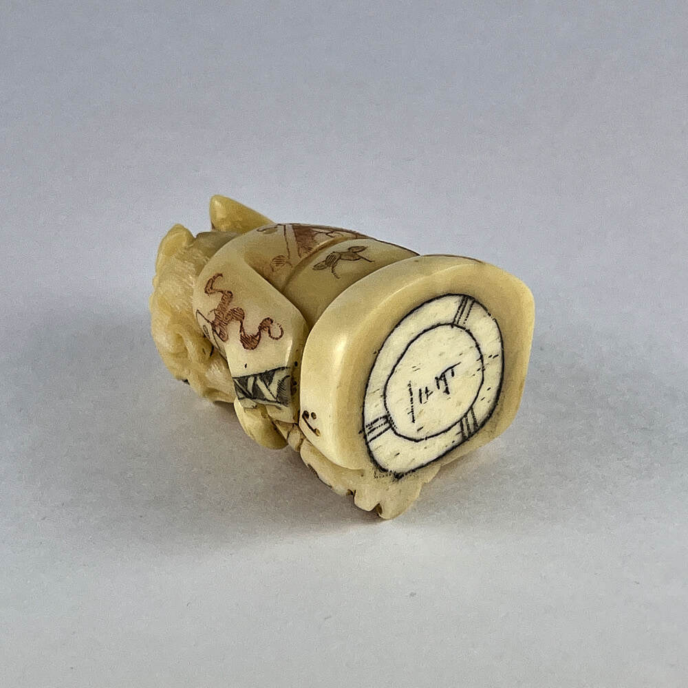 Статуэтка нэцкэ Монах с тыквой-горлянкой и персиком