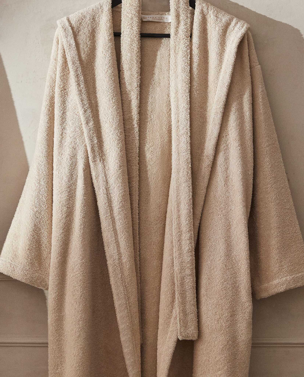 ZARA HOME ХАЛАТ ИЗ ХЛОПКА С КАПЮШОНОМ, ПЕСОЧНЫЙ