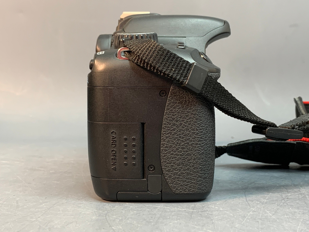 Canon EOS 550D Kit 18-55mm 10.000 кадров