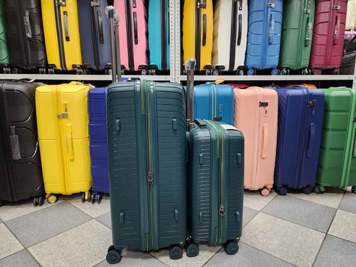 Чемодан Средний (М) полипропилен "Mironpan" съёмные колёса