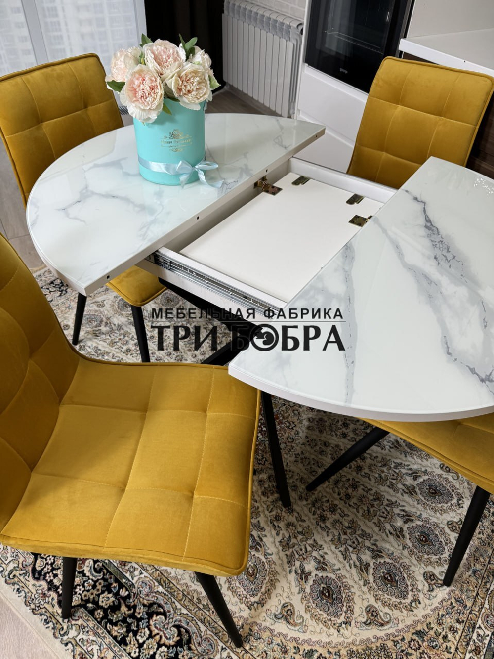 Круглый стеклянный раздвижной стол "Серый мрамор 262" и стулья "ГУЧИ" желтый