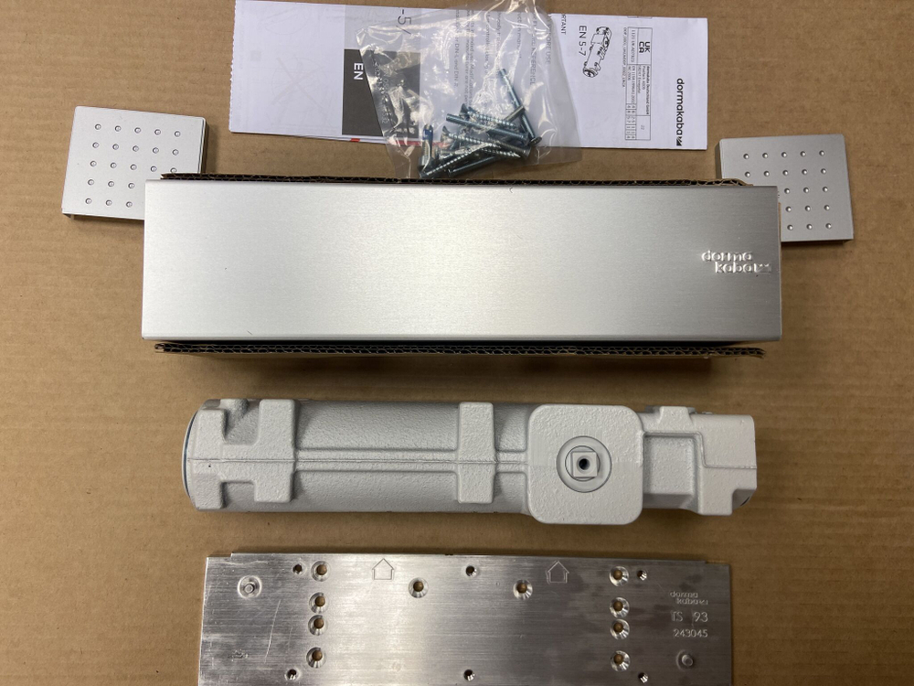 dormakaba (ex. DORMA) TS93 B EN5-7 корпус доводчика для работы со скользящим каналом. Цвет: серебристый (анодированный алюминий)