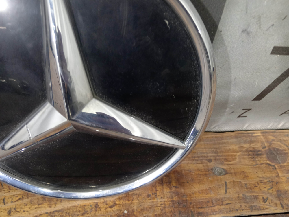 Эмблема решетки радиатора Mercedes GLE (V167), GLC (X253) 18-нв Б/У Оригинал A0008800100