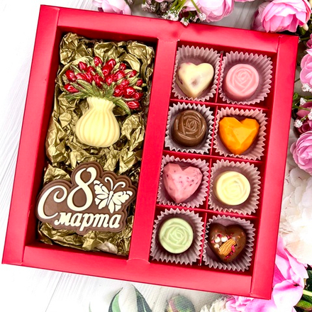 Шоколадный подарок "С 8 марта. Ваза с тюльпанами": шоколадка-надпись, фигурка и 8 конфеты ручной работы