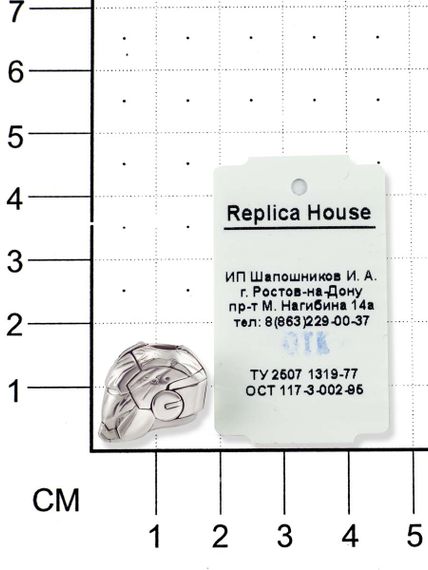 Изображение бусины Silver Centurion из серебра, вид на размерной сетке с ювелирной биркой.