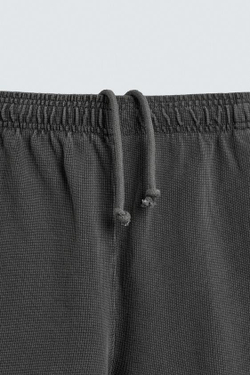ZARA ШОРТЫ С ВАФЕЛЬНОЙ ФАКТУРОЙ И ЭФФЕКТОМ ПОТЕРТОСТИ, АНТРАЦИТОВО-СЕРЫЙ