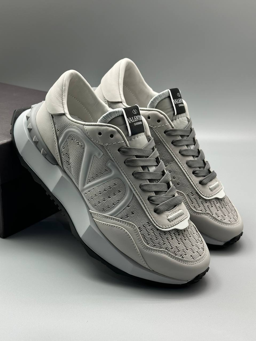 Кроссовки Valentino