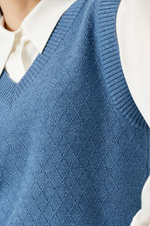 22742 Жилет женский (сине-голубой)