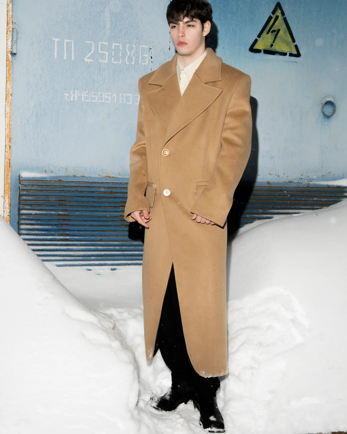 Бежевое пальто 