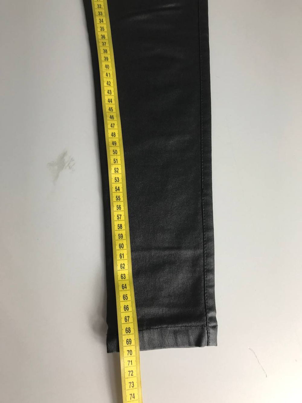 Джинсы обтягивающего кроя, визуально на 40/42 размер