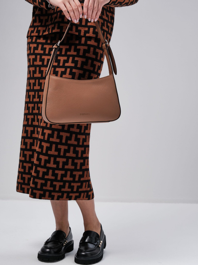 Сумка кожаная на плечо коричневая