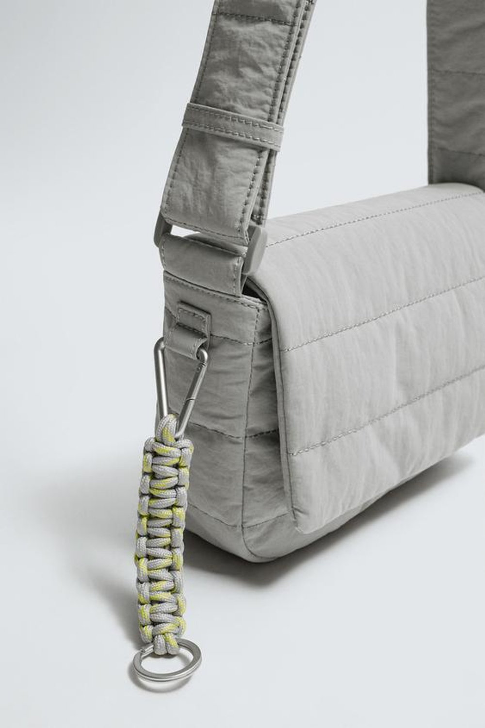 ZARA СТЕГАНАЯ НЕЙЛОНОВАЯ СУМКА, СЕРЫЙ