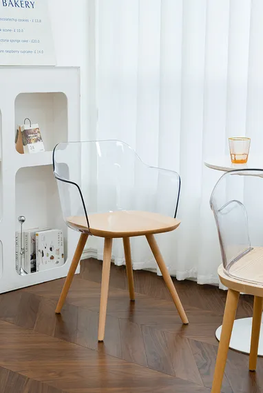 Стул Bjorg Arms с прозрачной спинкой