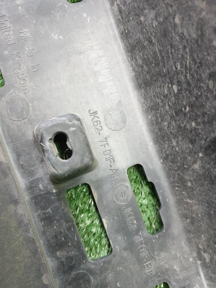 Кронштейн переднего бампера Range Rover Sport 2 L494 (2017-2022)