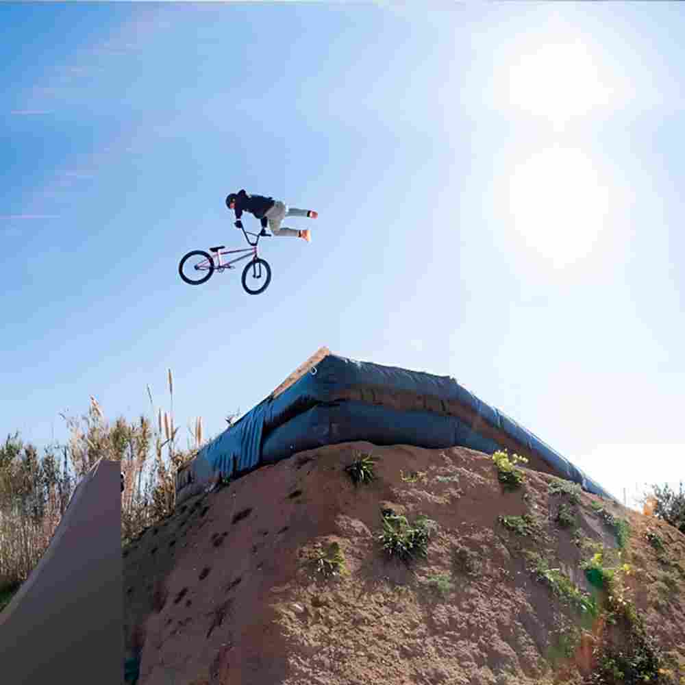 Надувная подушка-склон «AirSlope» для байк-трюков и прыжков, 7×4×2,5 м