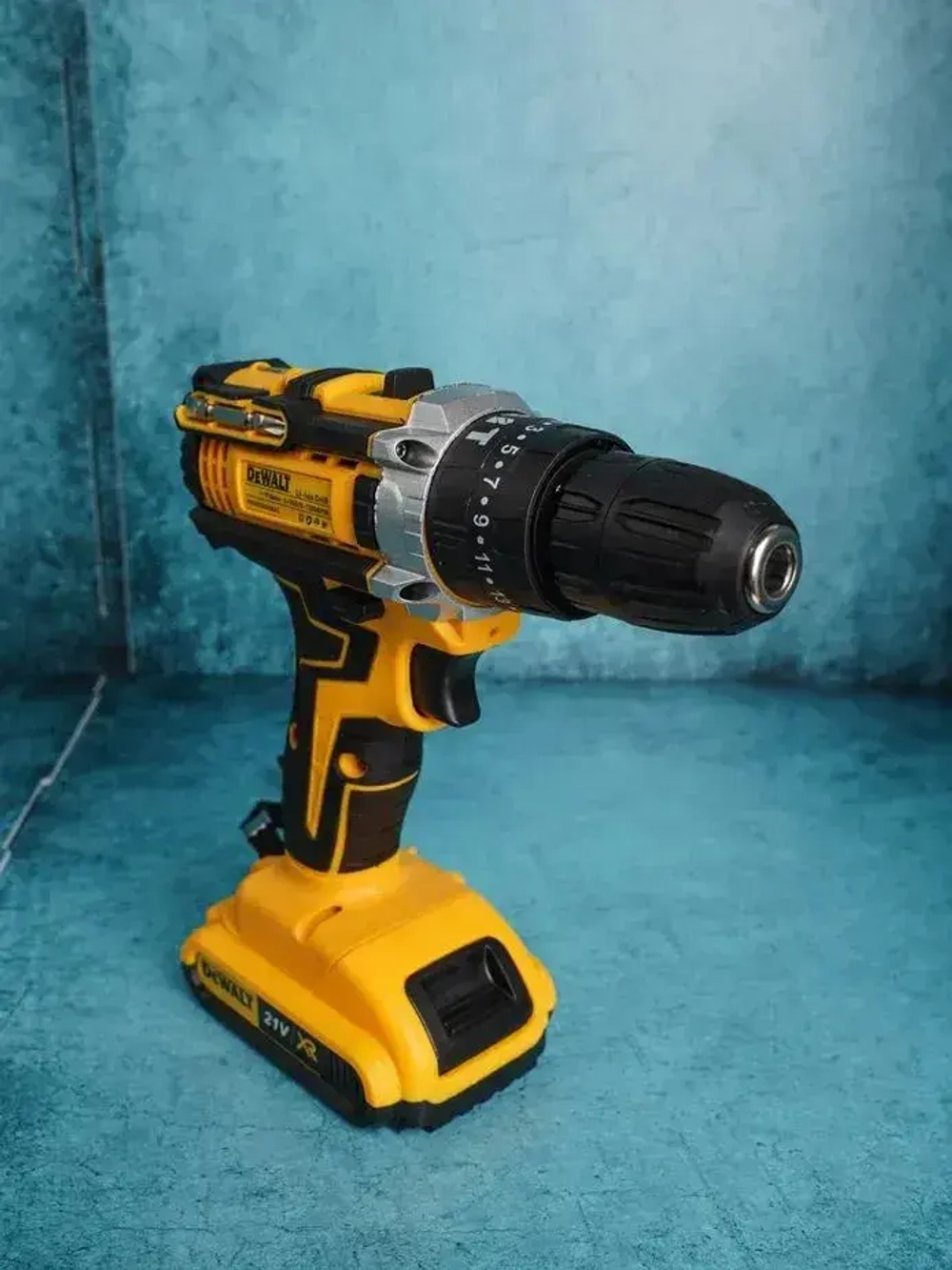 Шуруповерт аккумуляторный с набором инструментов DeWalt 21V 2 АКБ Деволт