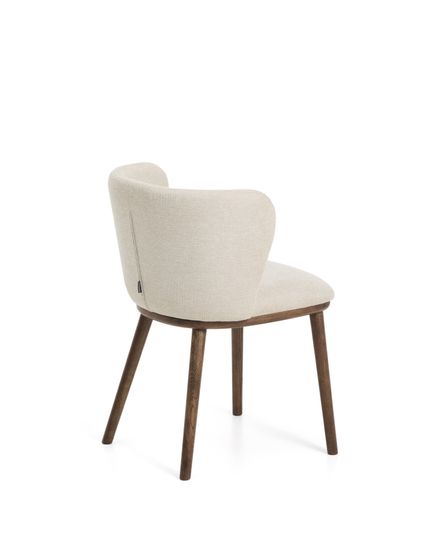 Стул Ciselia из бежевого шенилла с ножками из ясеня в отделке орех