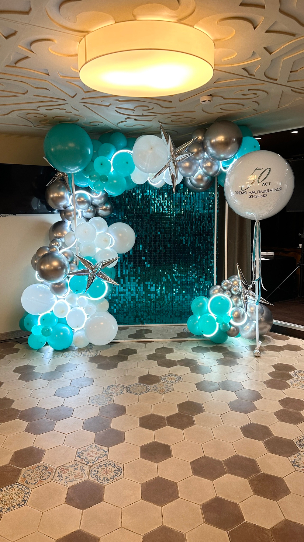 Фотозона бирюзовая Пайетка