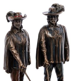 Veronese WS-1023 Статуэтка «Мушкетеры - один за всех и все за одного»