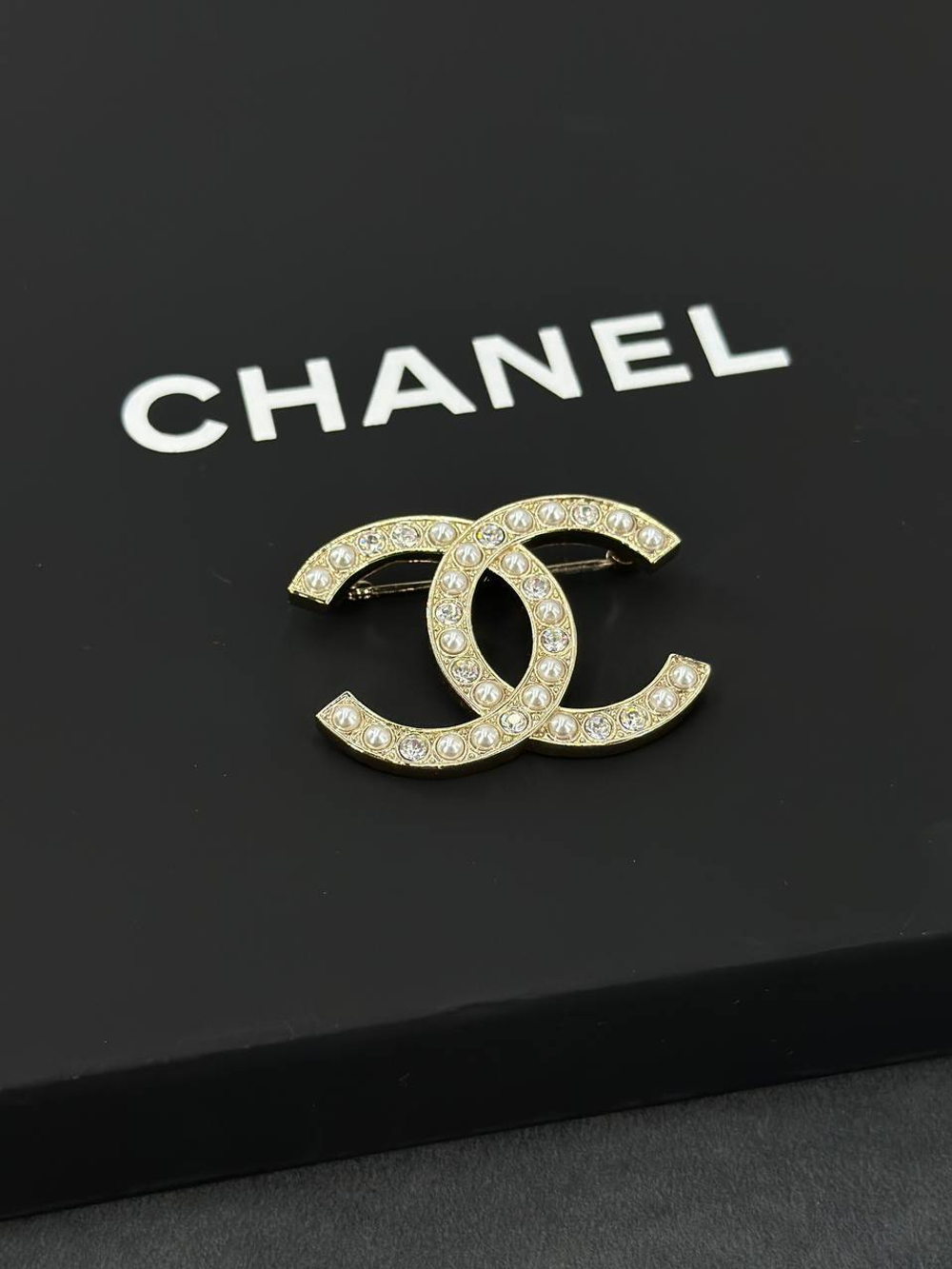 Брошь CHANEL