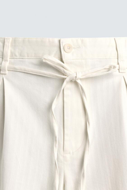 ZARA ШОРТЫ RELAXED FIT СО СКЛАДКАМИ, ЭКРЮ