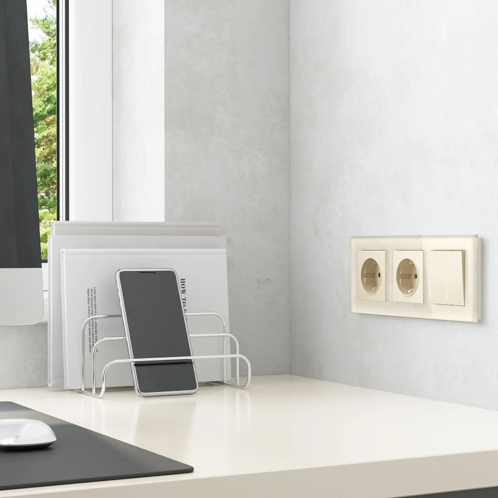 Рамка на 3 поста Favorit (молочный, стекло) W0031141