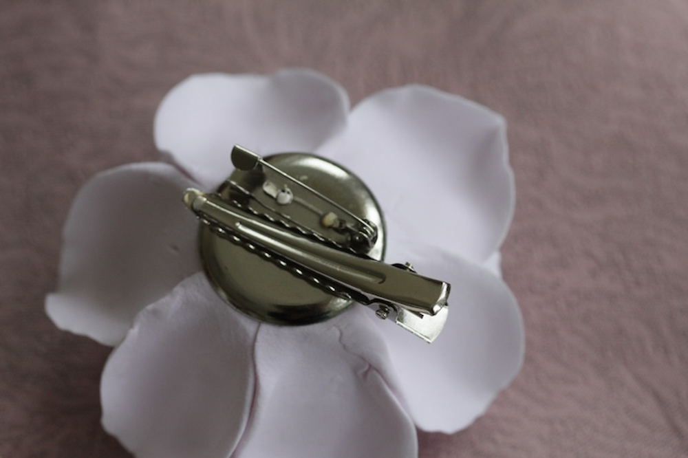 Броши: Гардения простая