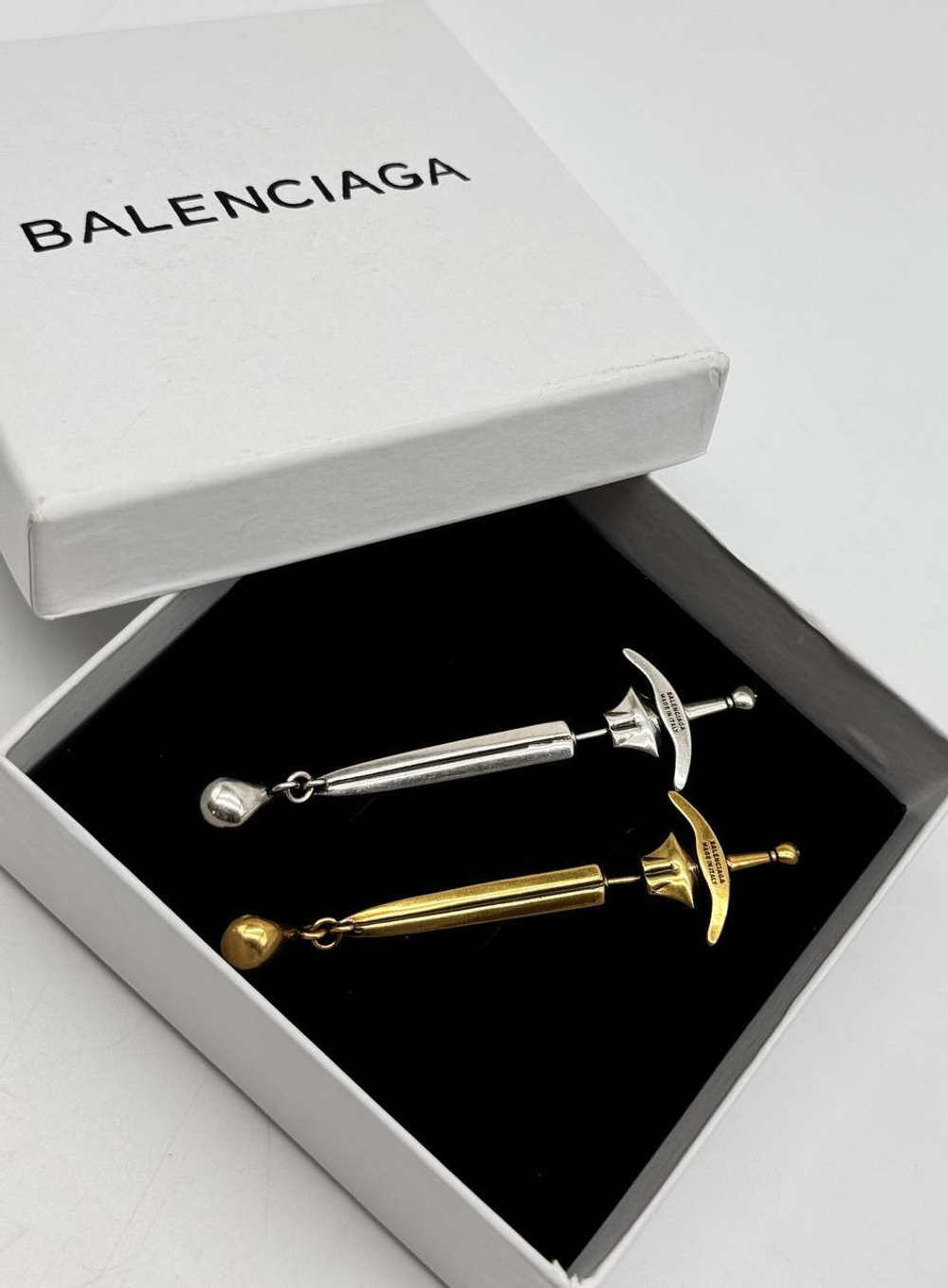 Серьги Balenciaga
