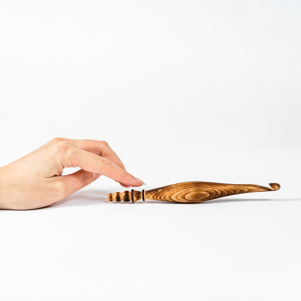 Деревянный крючок для вязания из древесины кедра 7.5 мм. K263