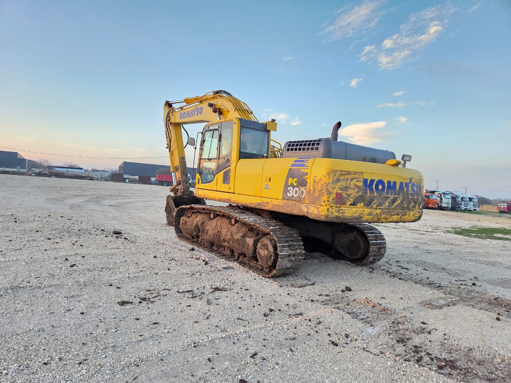 KOMATSU PC 300 Экскаватор PC 300-8M0	(Дизельный, 8,3 л, 255 л.с., АТ)