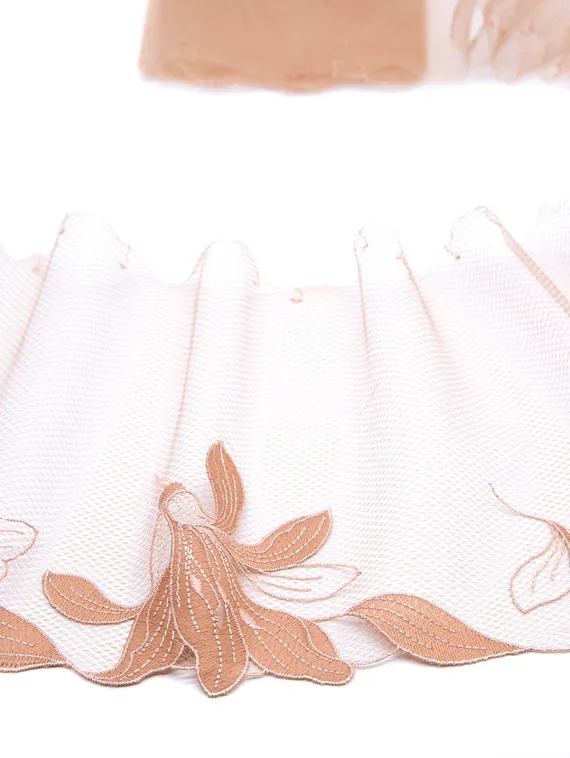 05-133 ОПТ Вышивка на неэл. сетке 18 см, телесный/бежевый (правая)