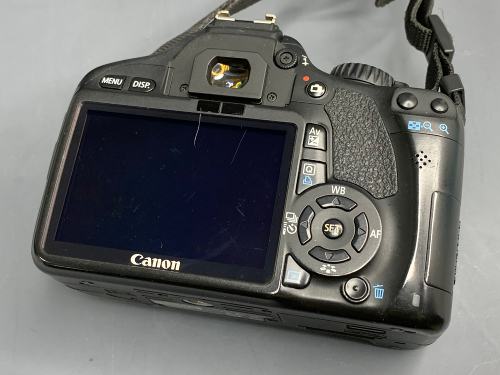 Canon 550D kit 18-55mm 3.5-5.6 IS 4.000 кадров