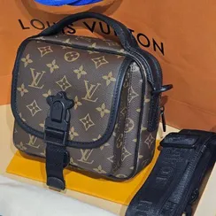 Сумка-мессенджер Louis Vuitton QUEST, коричневый