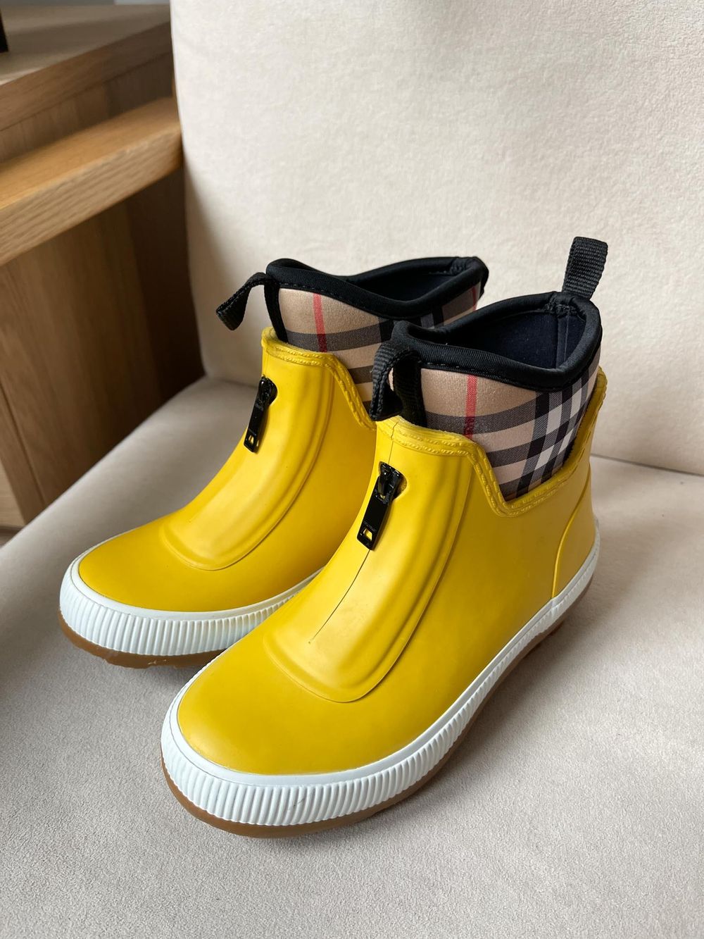 Новые сапоги Burberry, 29