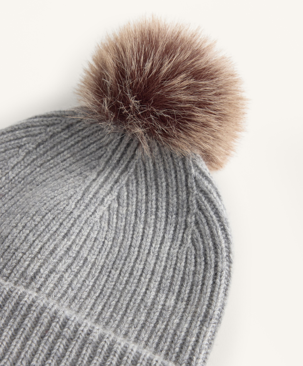 Oysho Вязаная шапка с помпоном из смесовой шерсти, серый