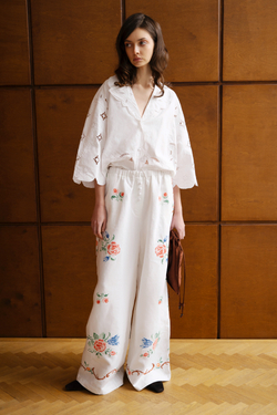 Укороченная рубашка с вышивкой