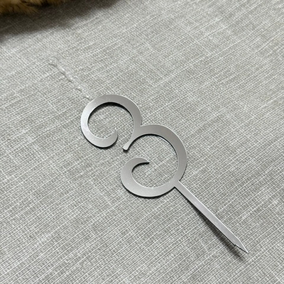 Свеча-топпер цифра «3» в серебряном цвете