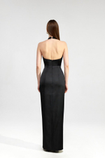 Платье макси из атласа драпированное с воланом